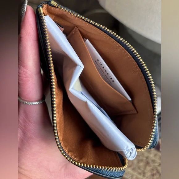 Authentic COACH Leather heart/spaceship/bicycle zip top card wristlet - Picture 5 of 11